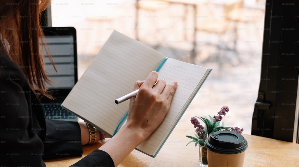 Notizen zur Todesfall-Checkliste mit Stift
